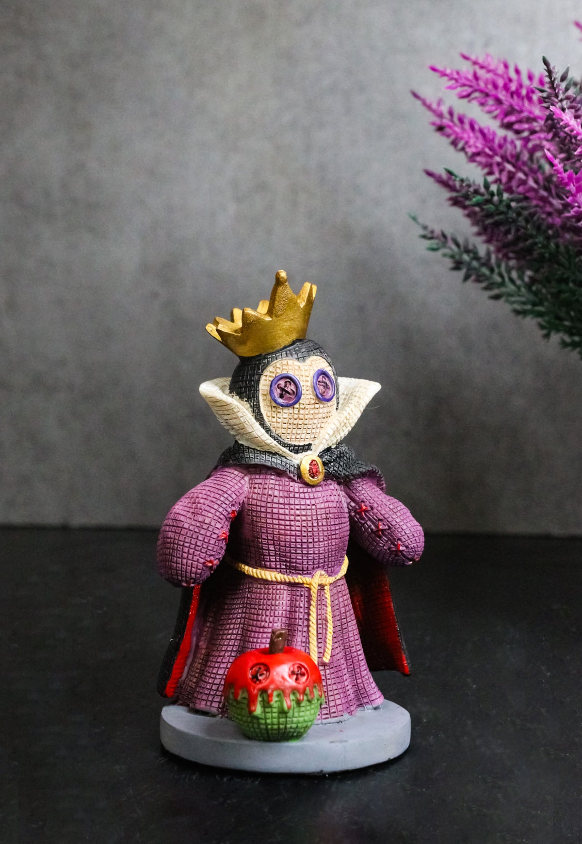 Evil Queen Grimhilde and The Poison Apple Halloween Pinheads Monster Figurine