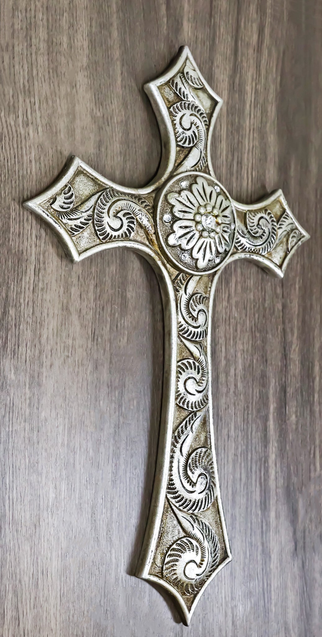 Rustic Western Silver Concho With Ornate Shell Pattern Wall Cross Decor Plaque - Ebros Gift