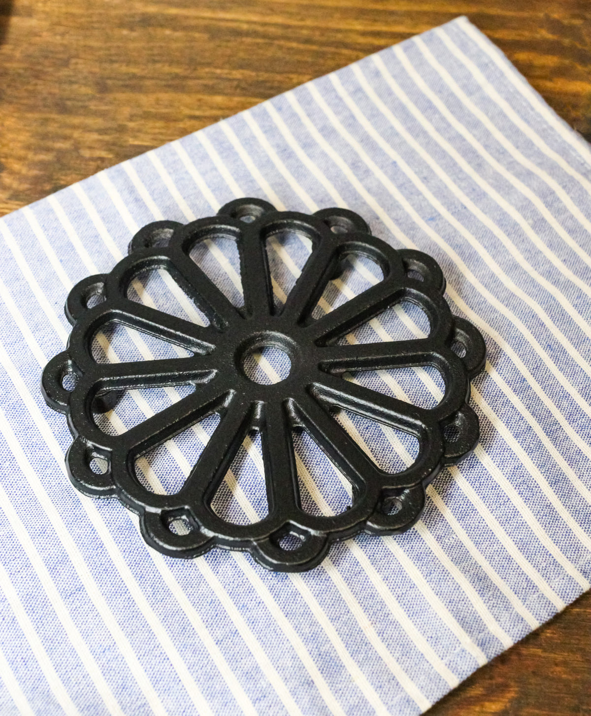 Floral Wheel 12 Spokes Traditional Cast Iron Metal Tetsubin Teapot Trivet Stand