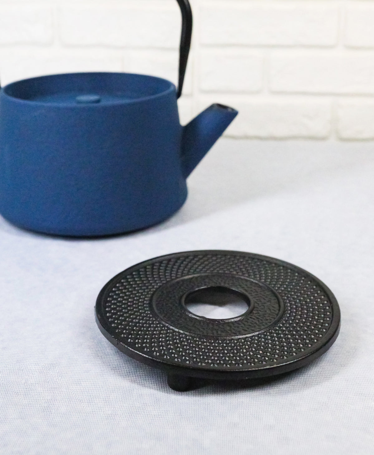 Round Hobnails Pattern Cast Iron Metal Tetsubin Teapot Trivet Stand 5"D
