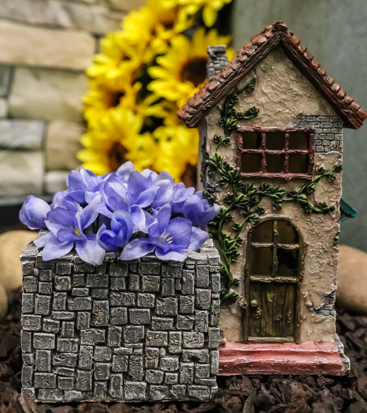 Fairy Garden LED Light Mediterranean Floral Planter Mini House With Grey Stones
