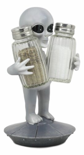 Extra Terrestrial UFO Outer Space Roswell Alien Salt And Pepper Shakers Set - Ebros Gift