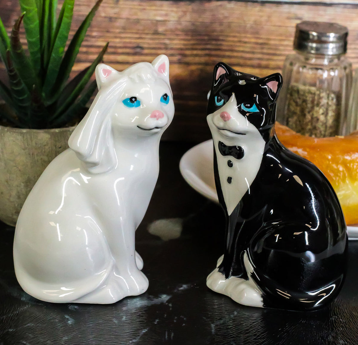 Wedding Black White Cats In Tuxedo And Bridal Gown Salt And Pepper Shakers Set