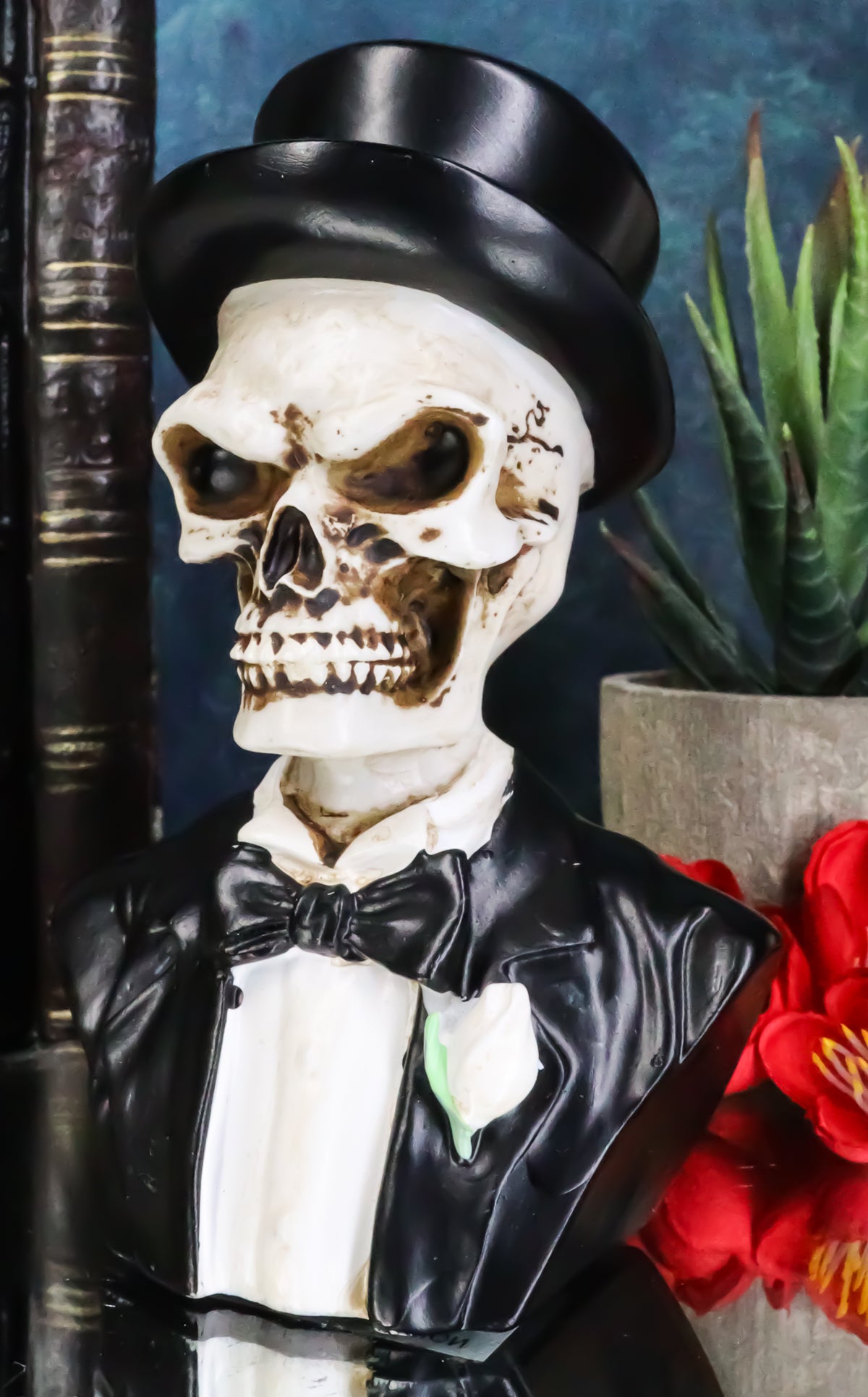 Day of The Dead Wedding Groom Gentleman Skeleton Skull In Tuxedo Mini Figurine