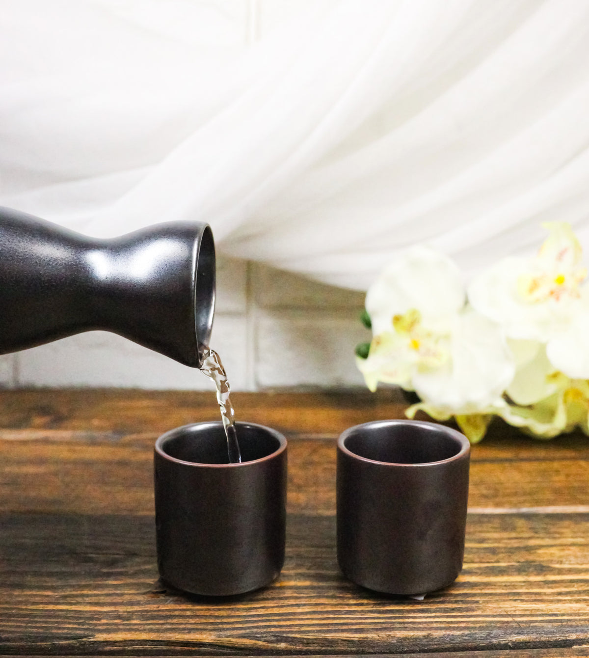 Porcelain Black Iron Clay Tetsu Kesho Japanese Wine Sake Flask With 2 Cups Set
