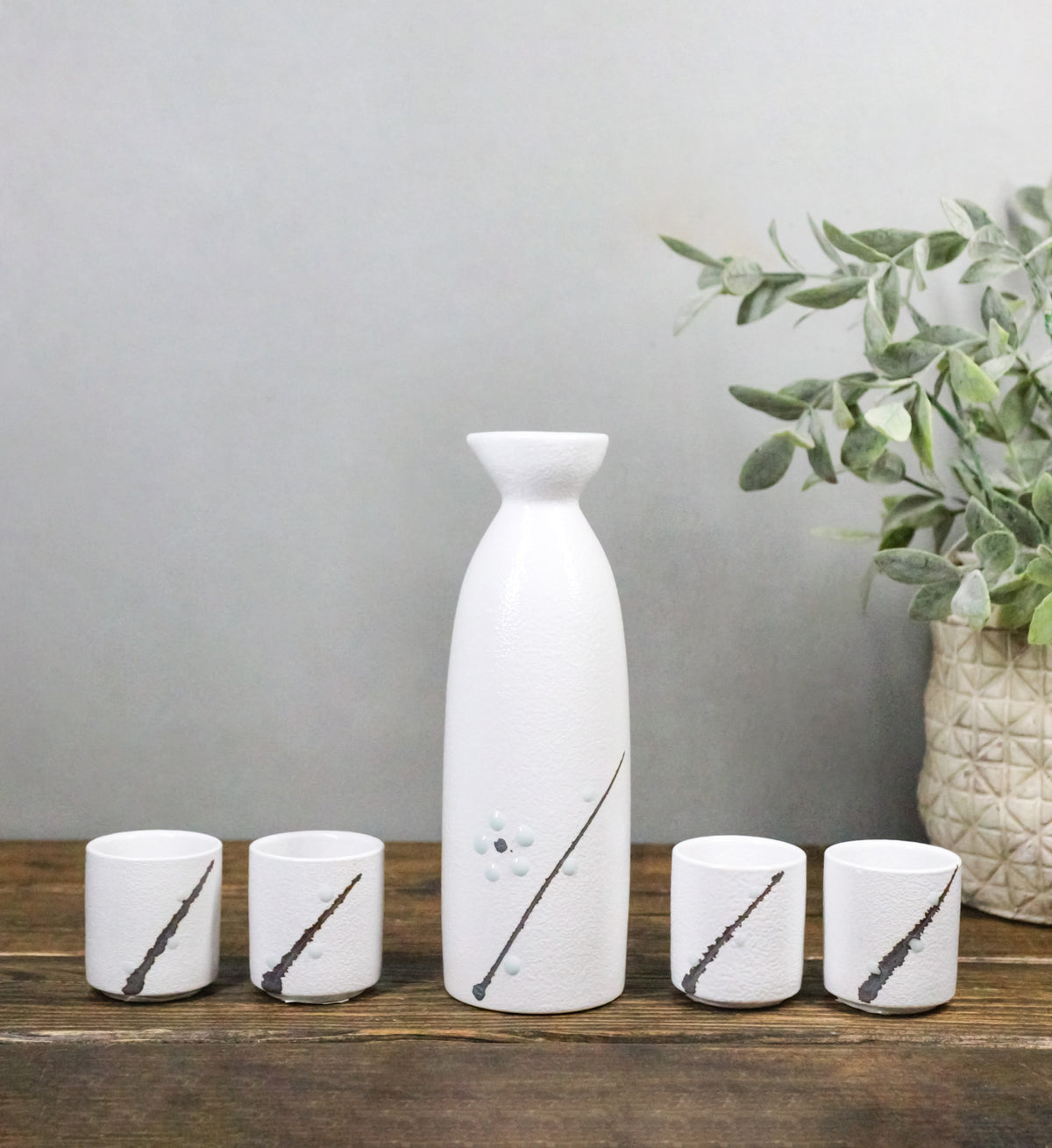 Yukino Hana Snow Flowers Porcelain Sake Carafe Flask 9oz And 4 Ochoko Cups Set