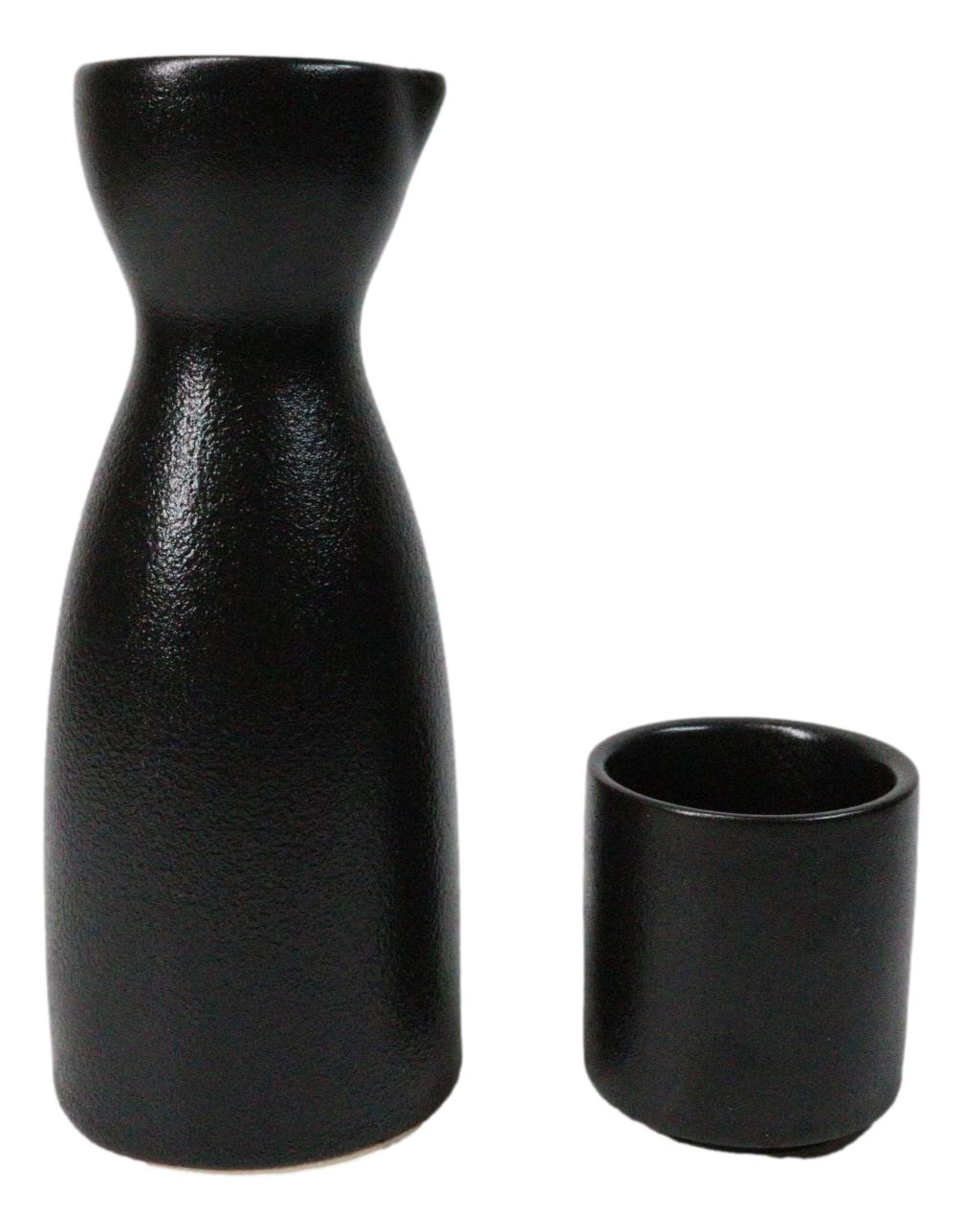 Minimalistic Black Kokuyo Porcelain Japanese Wine Sake Flask With 2 Cups Set