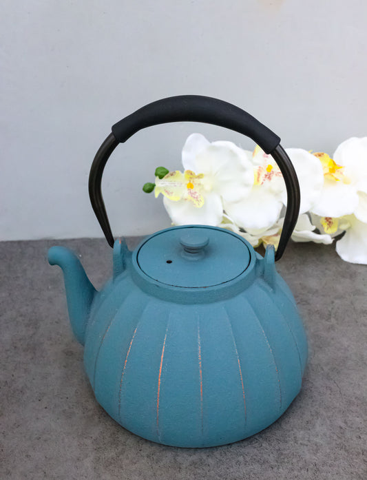 Blue Gold Streaks Wide Base Vertical Lines Medium Cast Iron Teapot 33oz Tea Pot