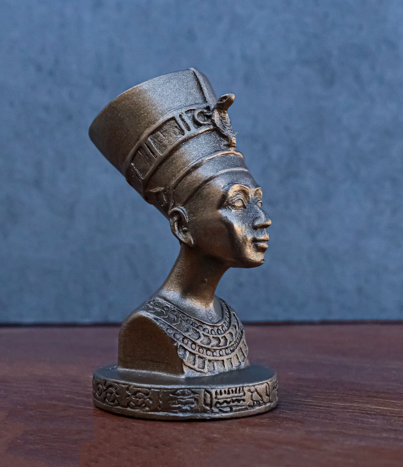 Egyptian Queen Nefertiti With Cobra Crown Bust Decorative Figurine Miniature