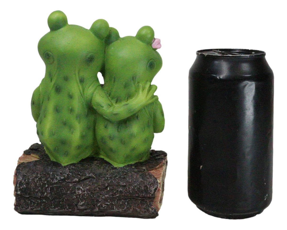 Romantic Frog Couple Sitting On Log Bench Holding Welcome Plank Sign Figurine - Ebros Gift