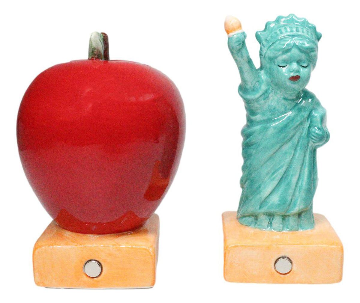 Ceramic The Big Apple And Lady Liberty New York Salt And Pepper Shakers Set