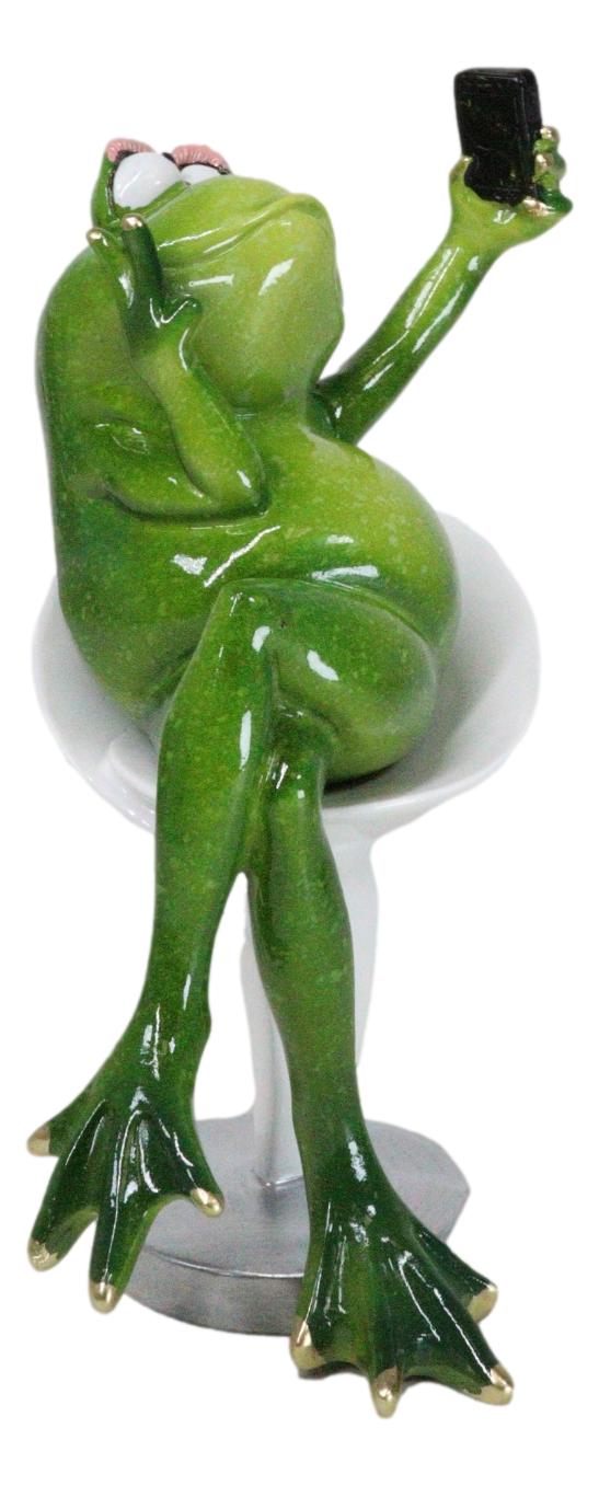 Green Queen Diva Lady Frog Taking Selfie Seated On Salon Chair Figurine 7"H