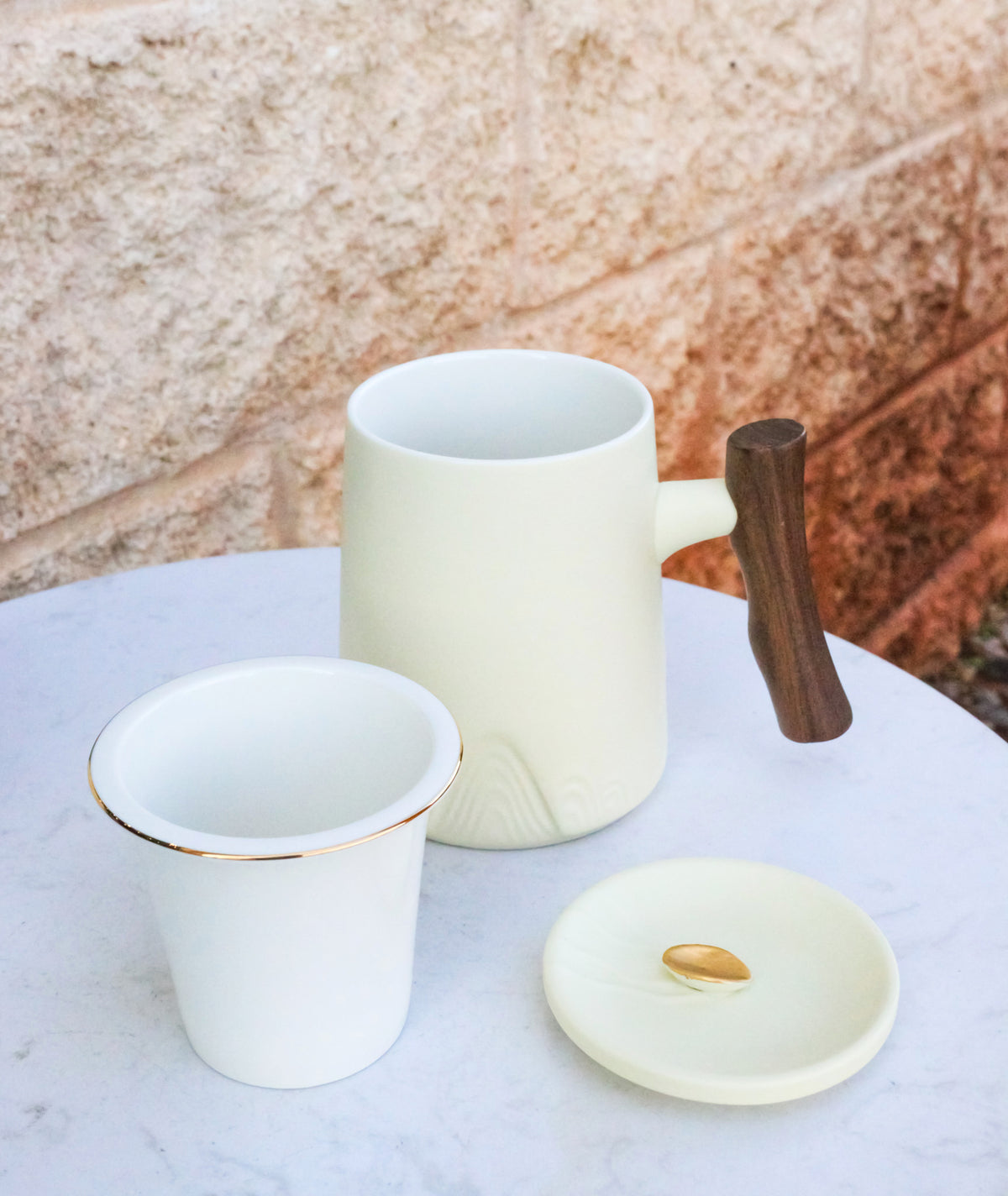 White 15 Oz Chic Porcelain Tea Mug with Wooden Handle, Lid and Infuser