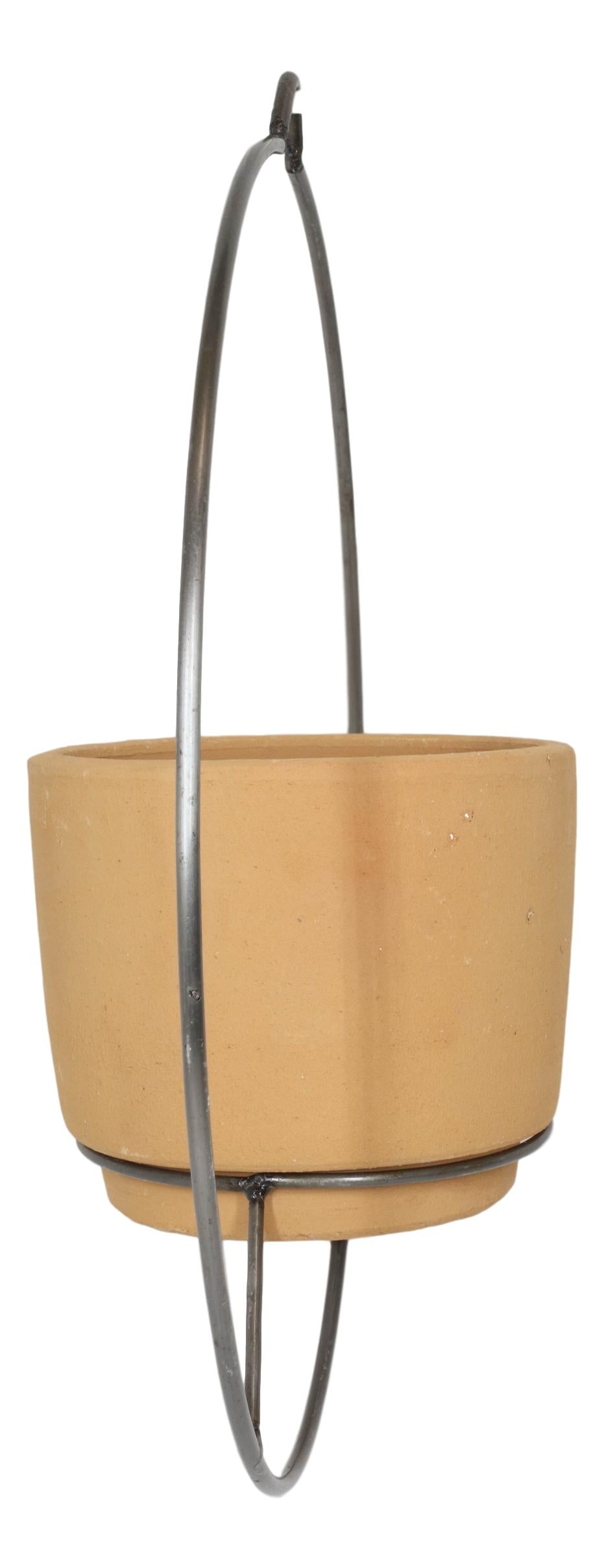 Modern Brown Clay Pot Wall Planter Pot Sconce With Round Wire Stand Holder