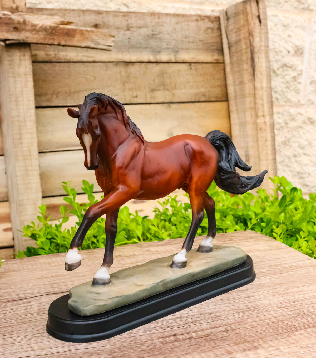 Western Equine Thoroughbred Pride Brown Chestnut Horse Figurine On Base 8"H