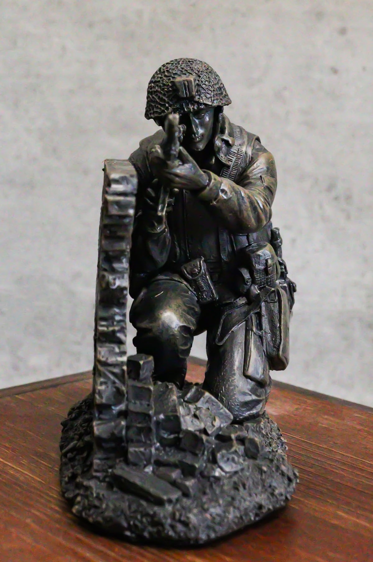 War Battlefield Kneeling Soldier Taking Cover With Rifle Gun And Gears Statue