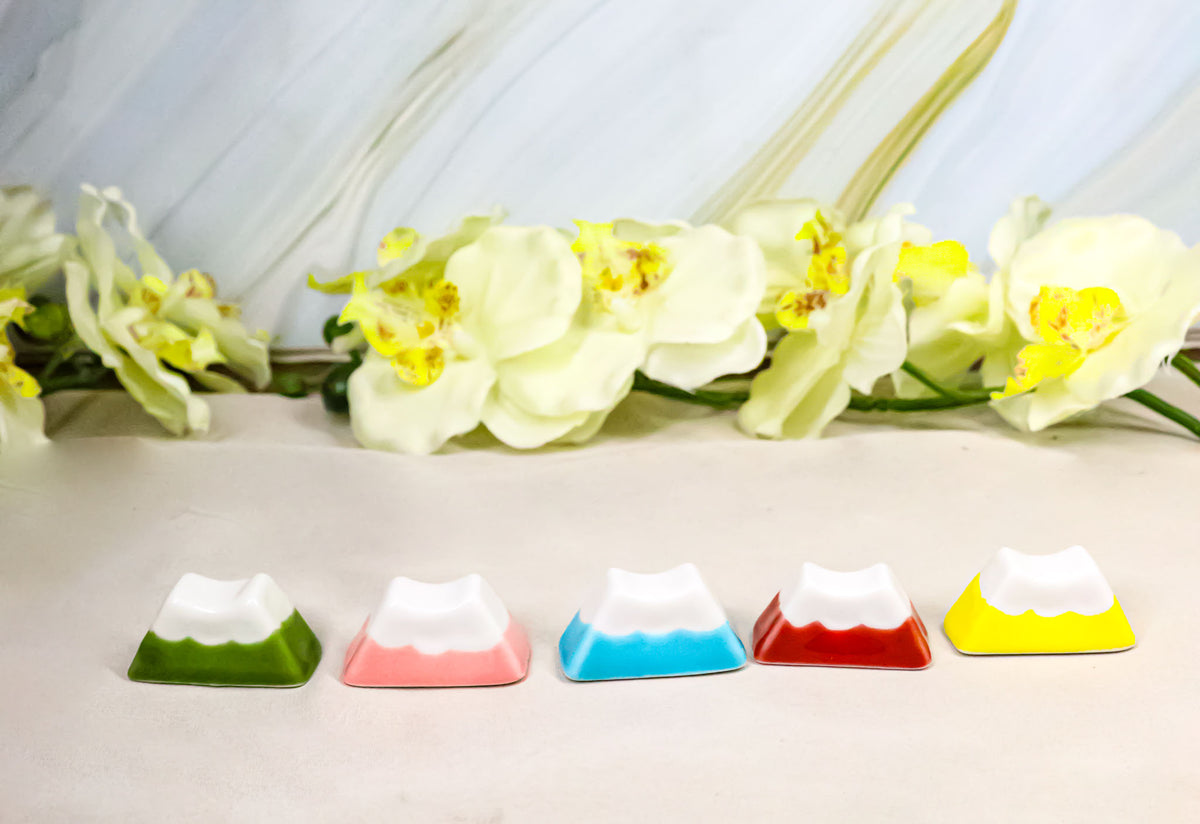 5 Pairs Of Fuji Mountain Miniature Ceramic Rests With Wooden Chopsticks Set