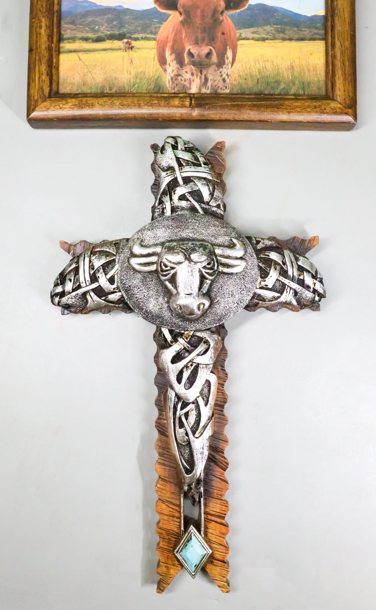 Rustic Western Cowboy Silver Concho Bull Cow With Tooled Knotwork Wall Cross