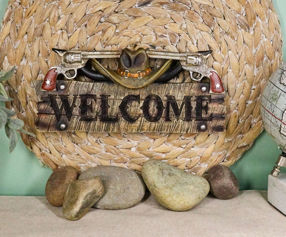 Rustic Western Cowboy Hat With Dual Pistols Welcome Sign Wall Decor Plank