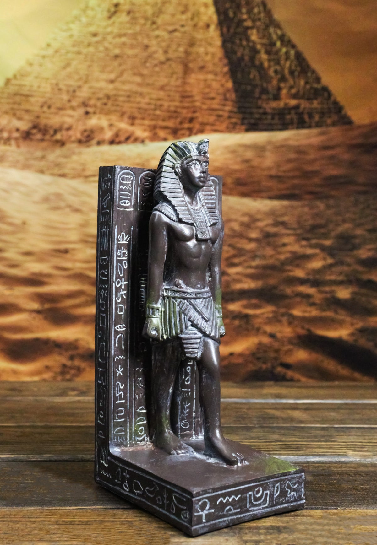 Son of Horus Pharaoh Egyptian King Tut On Hieroglyphic Base Bookends Pair
