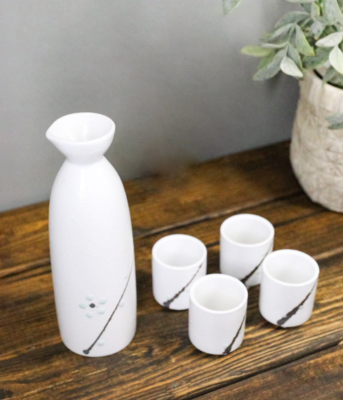Yukino Hana Snow Flowers Porcelain Sake Carafe Flask 9oz And 4 Ochoko Cups Set