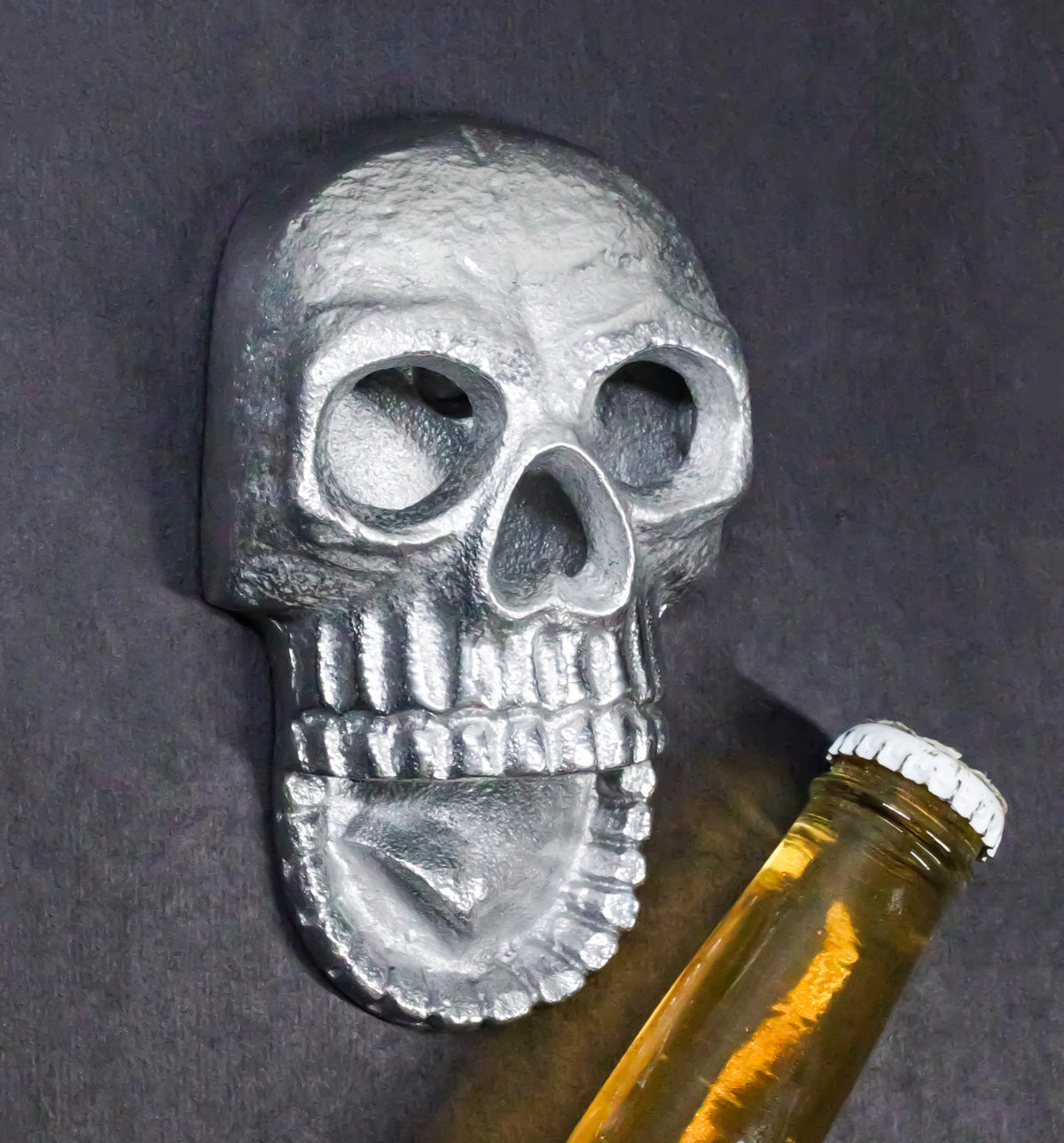 Silver Metal Bone Chilling Grinning Skull Skeleton Wall Beer Bottle Cap Opener