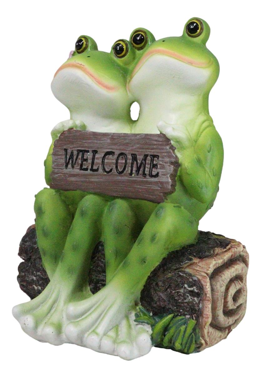 Romantic Frog Couple Sitting On Log Bench Holding Welcome Plank Sign Figurine - Ebros Gift