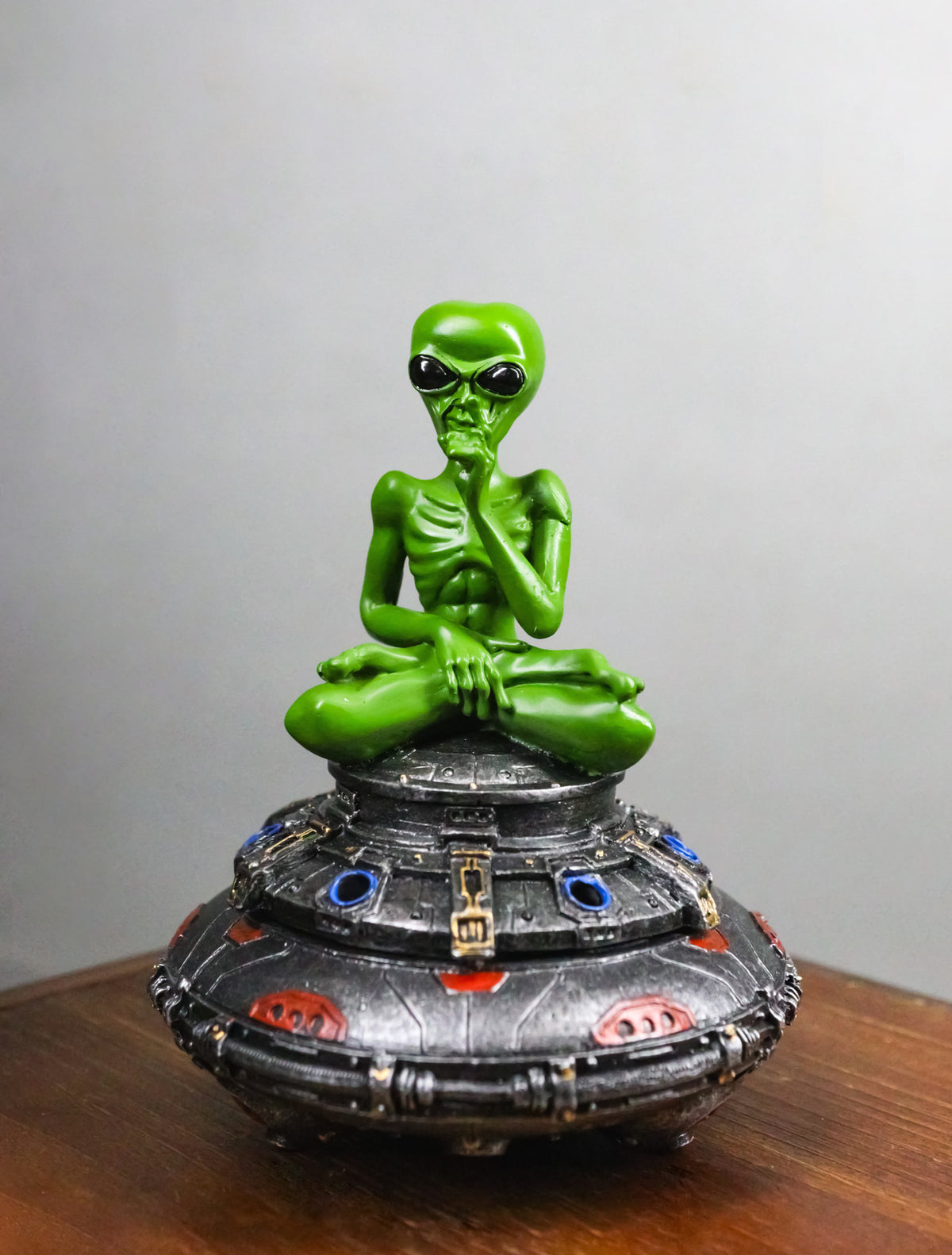 Green Roswell Alien On Spaceship Saucer Incense Burner Decorative Box Figurine
