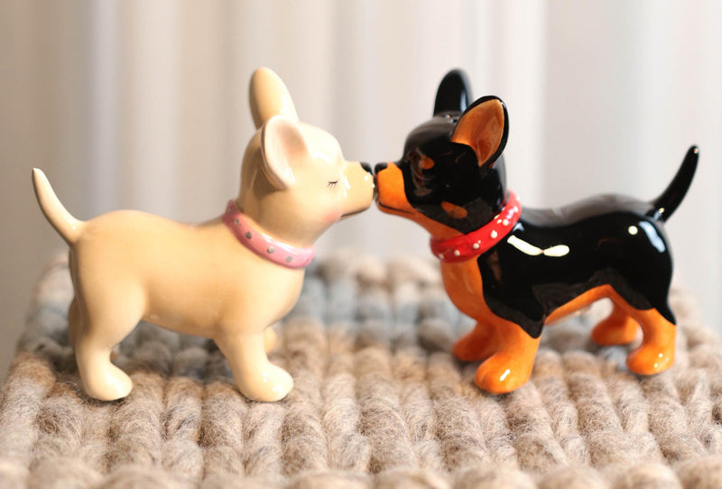 Kissing Chihuahua Couple Puppy Dogs Magnetic Ceramic Salt And Pepper Shakers Set