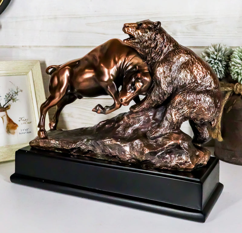 Cutfouwe Stier en Bear beursfiguren - hars Wall Street Bull Bear beeld voor bureaus, planken of vitrines. Met bulle en beer-figuren zijn een geweldig cadeau-idee op kantoor Cutfouwe Stier en Bear beursfiguren - hars Wall Street Bull Bear beeld voor bureaus, planken of vitrines. Met bulle en beer-figuren zijn een geweldig cadeau-idee op kantoor