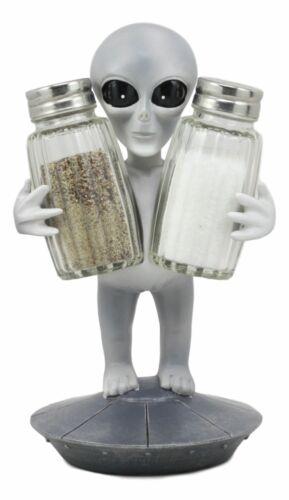 Extra Terrestrial UFO Outer Space Roswell Alien Salt And Pepper Shakers Set - Ebros Gift