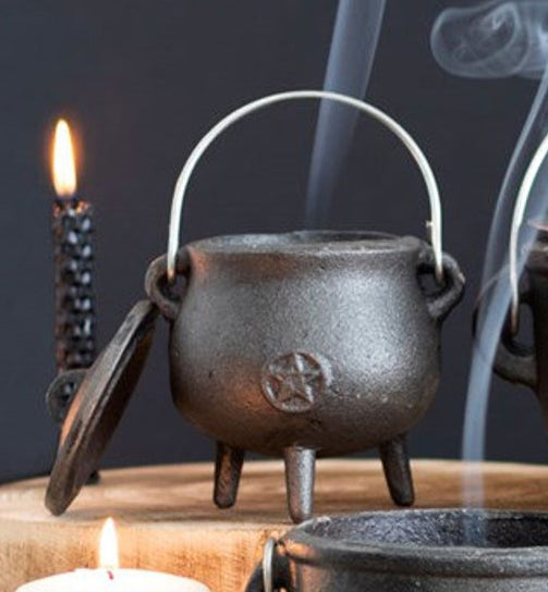 Cast Iron Occult Wicca Pentagram Star In Circle Cauldron With Handle and Lid