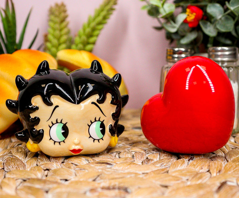 Comical Betty Boop And Giant Heart Love Ceramic Salt And Pepper Shakers Set