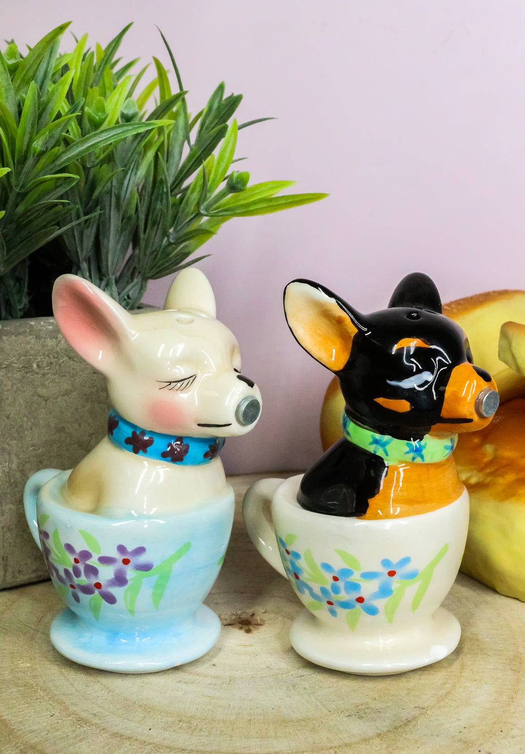 Chihuahua Chi Chi Chi 3 1/2'' tall Magnetic Salt and Pepper Shakers