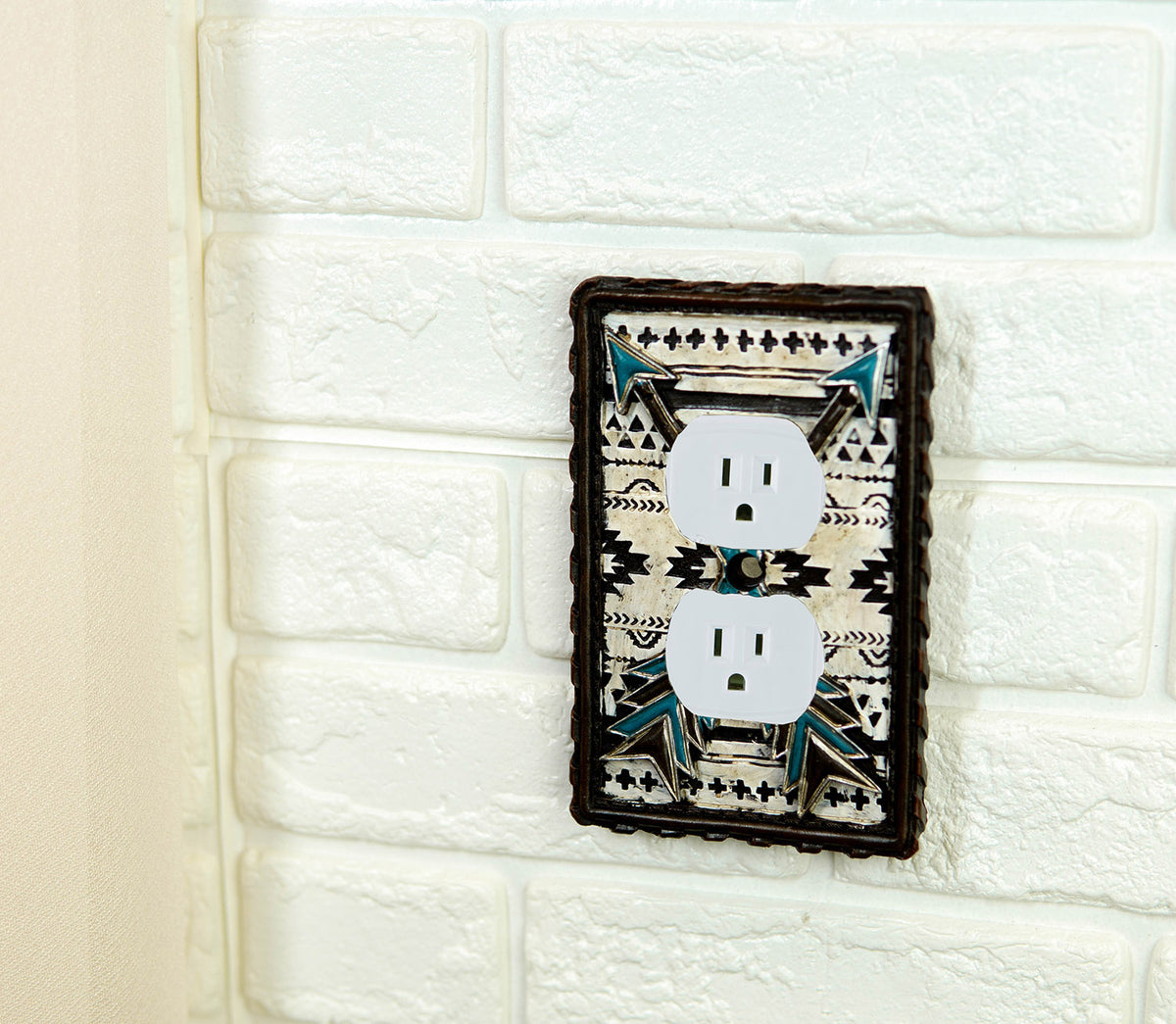 Set Of 2 Navajo Crossed Turquoise Arrows Wall Double Receptacle Outlet Plates