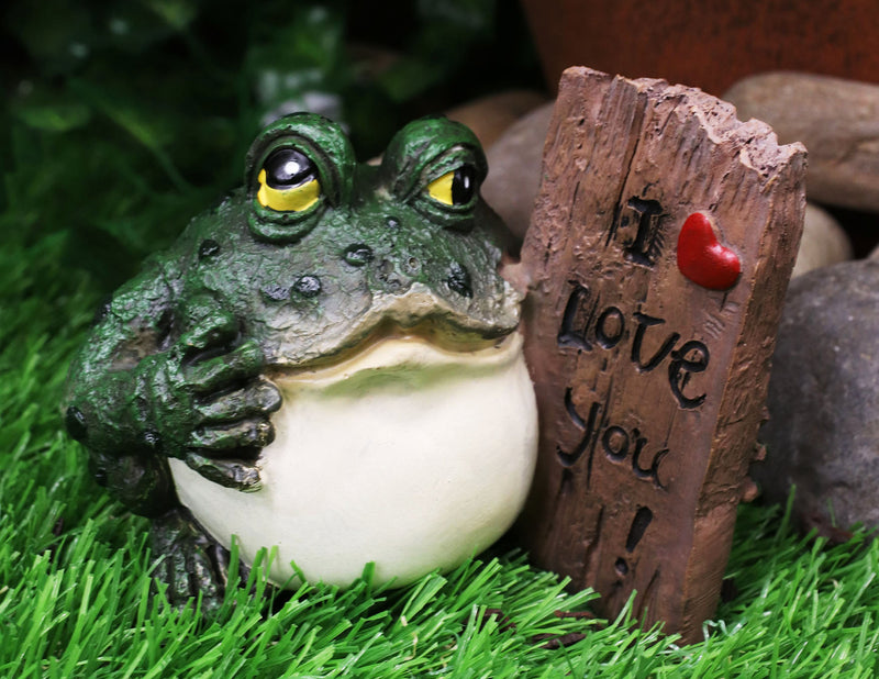 Set of 3 Green Toads Frogs Holding Welcome Kiss Me I Love U Signs Mini Figurines
