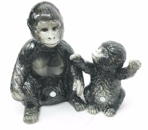 Jungle Gorilla Mother And Infant Ape Embracing Ceramic Salt Pepper Shaker Set