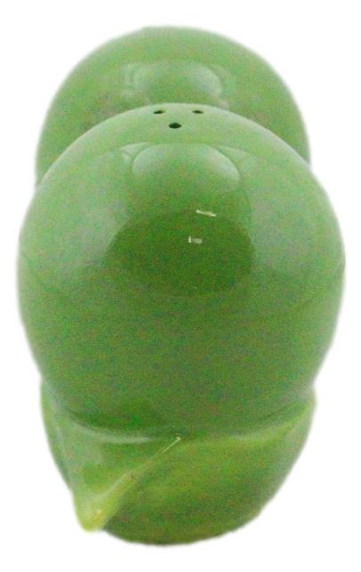 For The Love Of Vegetables 2 Green Peas In A Pod Kissing Salt Pepper Shakers Set