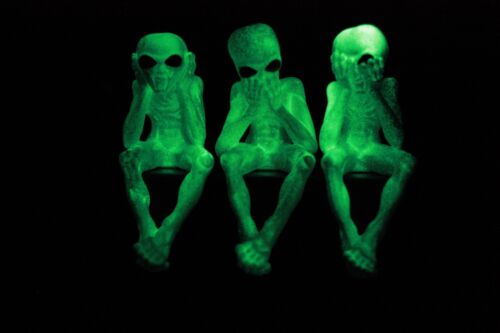 Glow In The Dark See Hear Speak No Evil Alien Shelf Sitters Set Of 3 Figurines