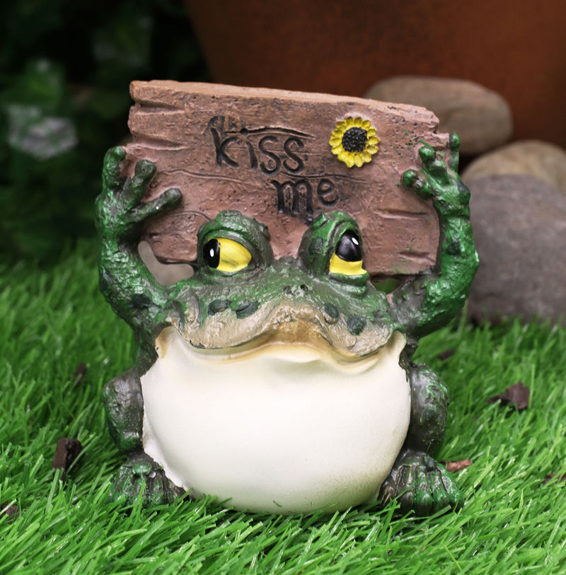 Set of 3 Green Toads Frogs Holding Welcome Kiss Me I Love U Signs Mini Figurines