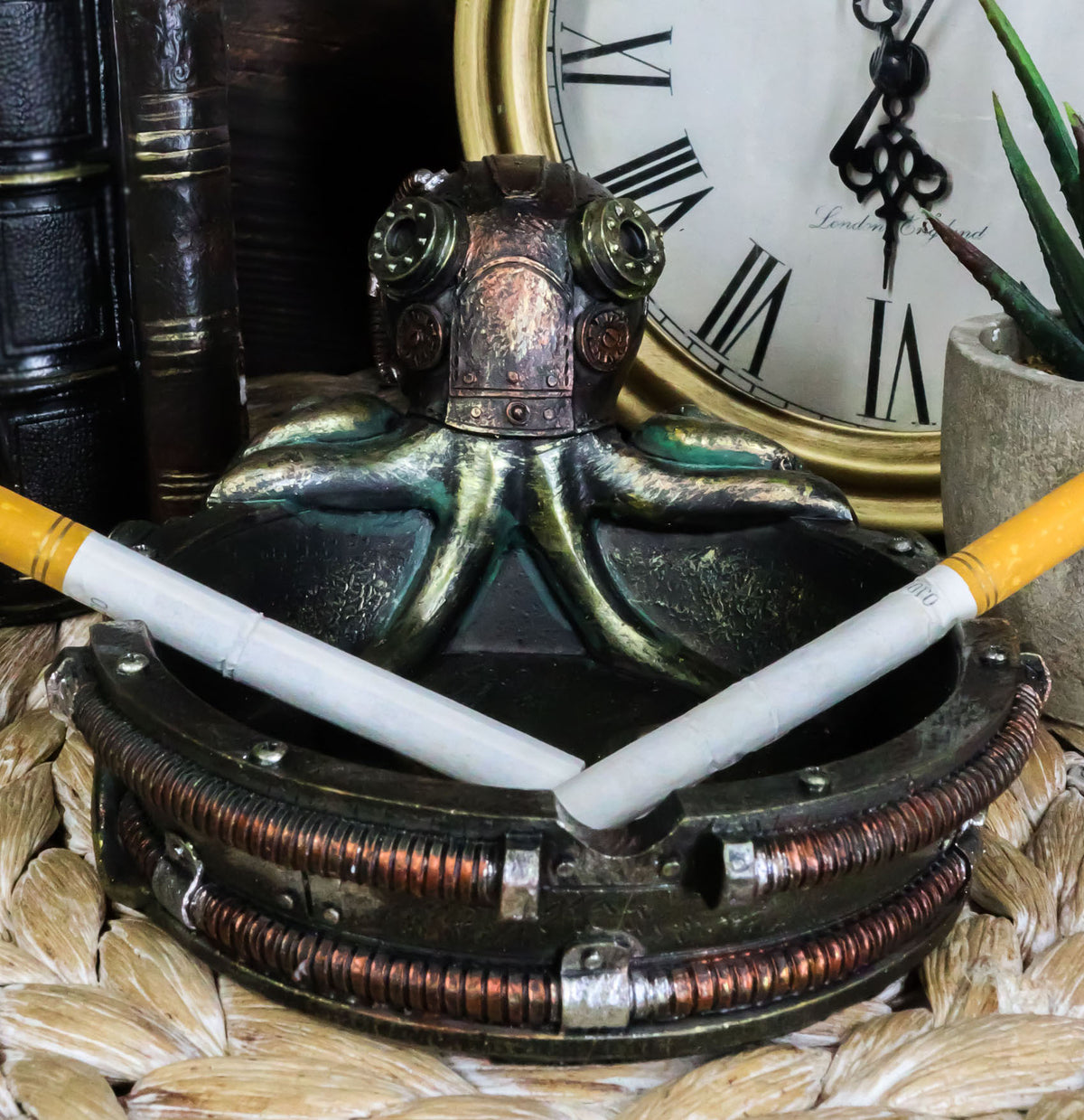 Ebros Victorian Gizmo Steampunk Octopus Ashtray Figurine Nautical Ocean Naval 5.5"L