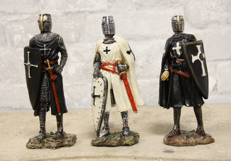 Set of 3 Medieval Templar Crusader Knights With Tunic Sword And Shield Figurines