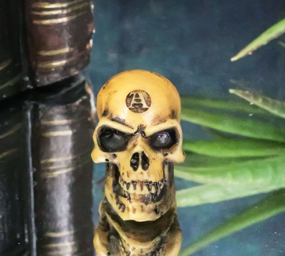 Wicca New Age Alchemy Emblem Lapillus Worry Token Skull Gothic Mini Figurine
