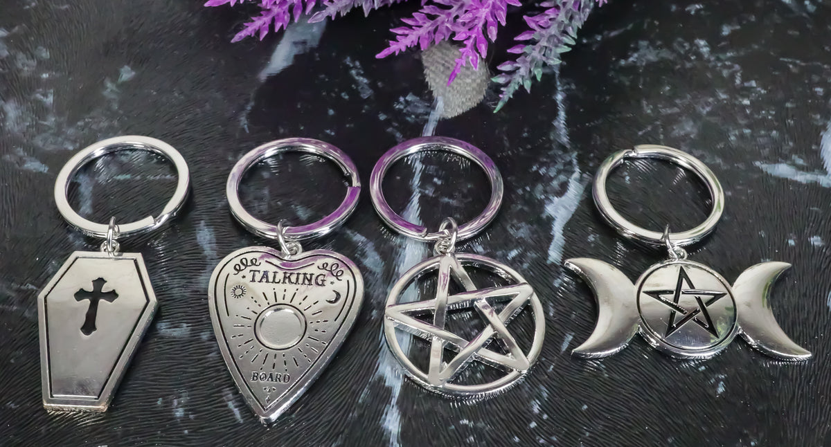 Metal Wicca Triple Moon Pentagram Coffin Planchette 24 Keychains And Display Set