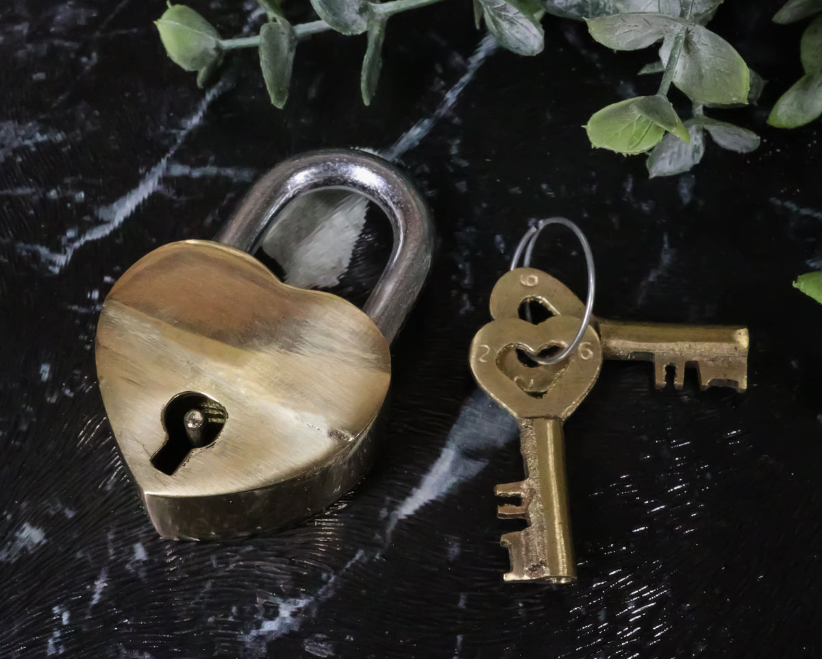 Antique Gold Tone Keepsake Brass Small Heart Love Shaped Padlock With 2 Keys - Ebros Gift