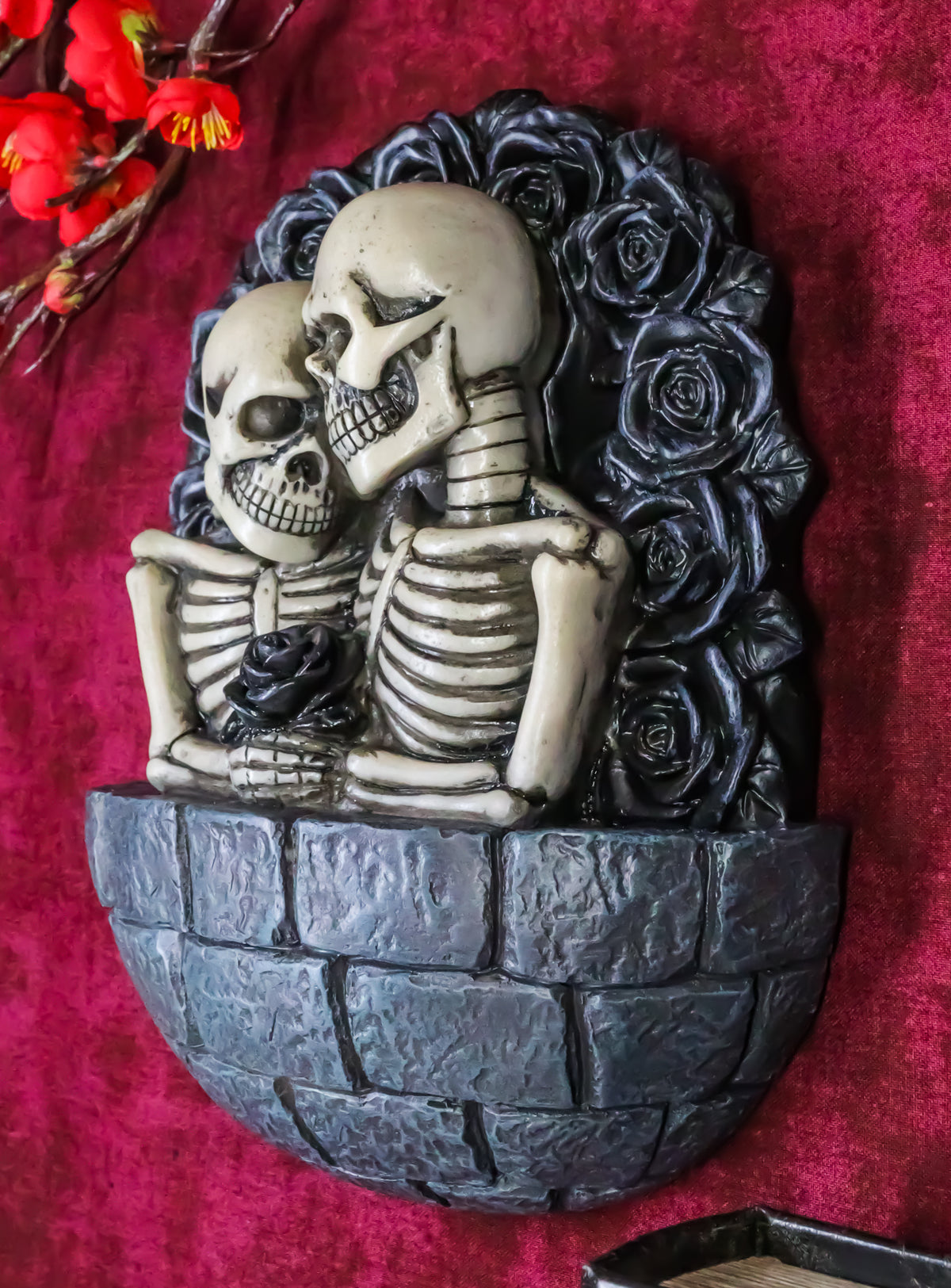 Gothic Love Never Dies Romeo Juliet Skeleton Couple By Black Roses Wall Decor - Ebros Gift